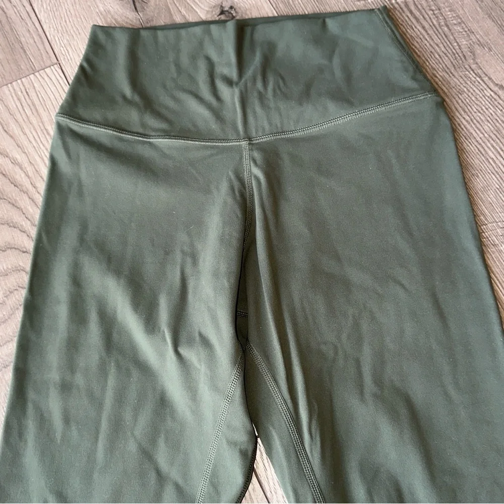 LULULEMON Buttery soft leggings green size 6